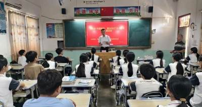 丰顺县关工委开展“关爱明天 普法先行”法治教育活动
