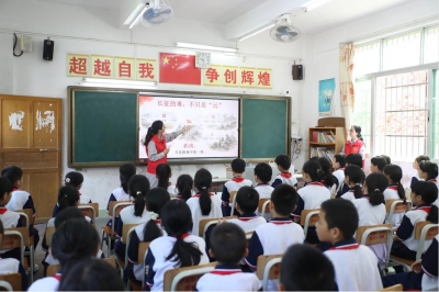 红色小课堂 科普志愿行 大埔发电公司到大埔县三河坝八一红军小学开展助学活动