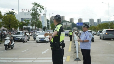 开学第一天，大埔公安“护学岗”准时上线！那一抹“警察蓝”温暖上学路