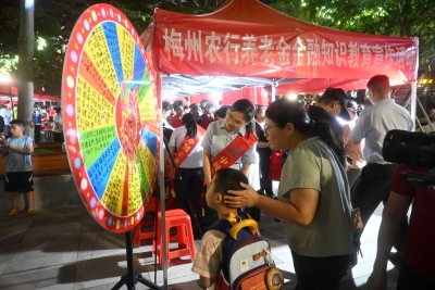 清朗金融网络 守护安心消费！农行梅州分行积极参与梅州市2026年金融教育宣传周主题活动 