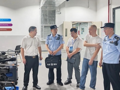 服务前置优环境 平安护航促发展
