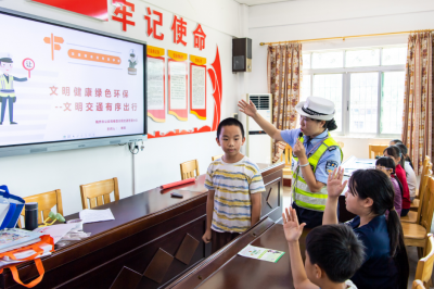 “安全锦囊”量身定制 校园内外全力守护！梅州公安“开学第一课”这样上~