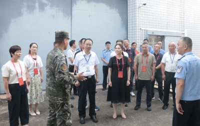 兴宁市人大常委会组织视察市看守所工作情况