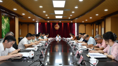 市人大常委会召开党组会议和党组理论学习中心组学习会：依法履职强担当 实干笃行促发展