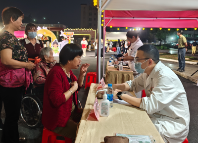 义诊、火龙罐、DIY香囊一站式体验！梅州首届中医药文化夜市连续两晚开放