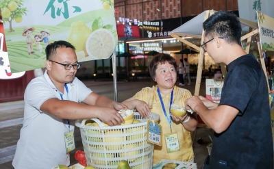 梅州开展梅州金柚地理标志品牌保护活动暨进校园进社区活动