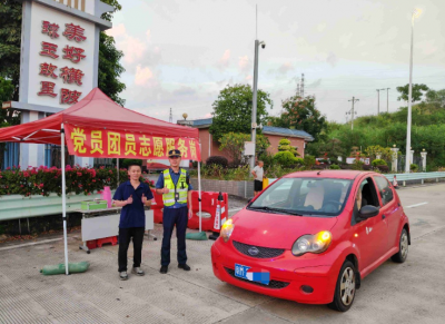 国庆保通不打烊！兴华、华陆高速路政坚守一线护司乘平安
