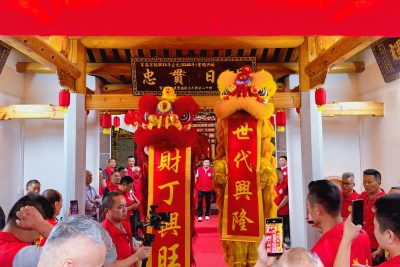 传承客家文化！“升龙转火”民俗活动在梅县区石坑镇梅魁第举行