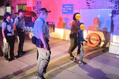 警察在，平安就在！梅江公安巡逻途中暖心救助走失群众