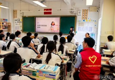 警惕 “奶茶杯”“可乐罐”！这场校园宣讲守护青少年健康