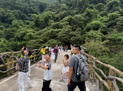 五百人徒步南福金柚公园！梅州龙岩两地游客共赴“柚乡有约”